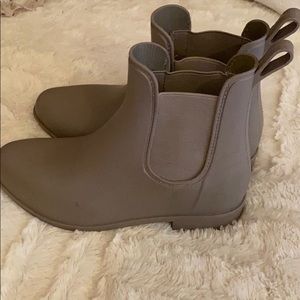 Tan color rain boots low rise :)